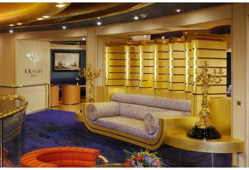 El Ocean Bar, situado junto al Hall Principal